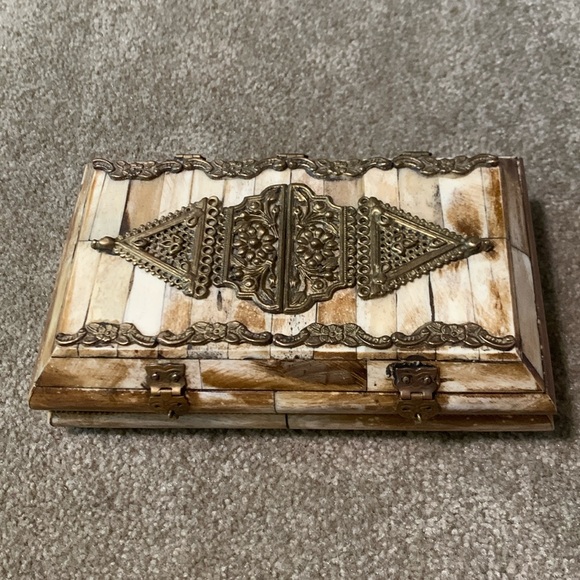 Vintage Other - Beautiful Ornate Vintage Box